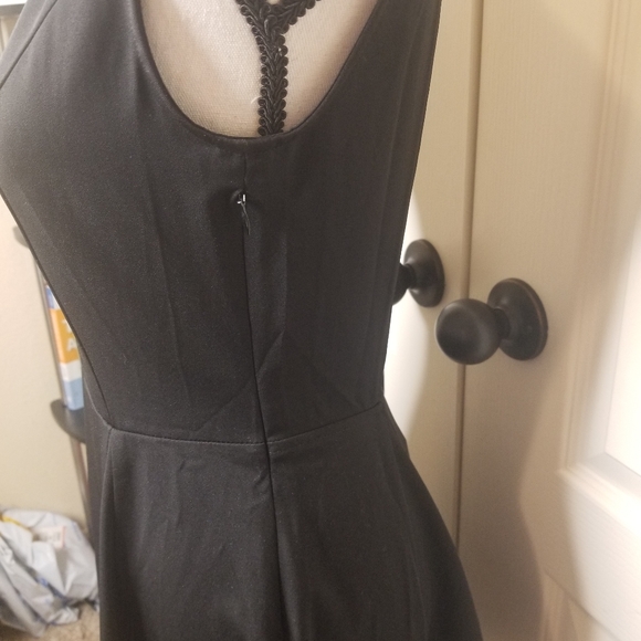 NWT Tobi MockNeck Backless A-line Dress - Picture 4 of 9